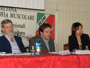 Da sinistra, Mario Melazzini (AISLA), Alberto Fontana (UILDM) e Francesca Pasinelli (Telethon) alle recenti Manifestazioni Nazionali UILDM