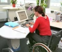 Donna disabile al lavoro