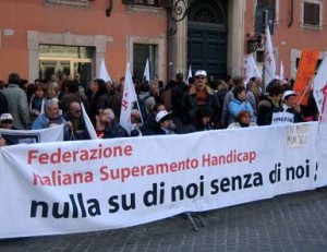 Un momento di una manifestazione indetta dalla FISH a sostegno dei diritti delle persone con disabilità 