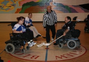 Un incontro di wheelchair hockey