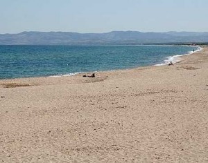 Una bella immagine della spiaggia e del mare di Platamona