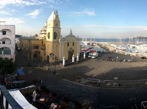 Uno scorcio di Piazza Marina Grande, a Procida