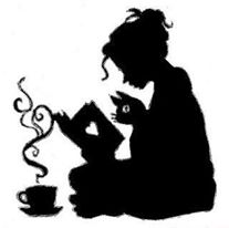 Sagoma di una donna seduta con le gambe incrociate mentre legge un libro, in compagnia di un gatto, e con una tazza fumante davanti. 