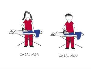 La casalinga e il casalingo, una delle coppie di carte che rappresentano i diversi mestieri declinati sia al maschile che al femminile utilizzate ne “Il gioco del rispetto”, un progetto pensato per le scuole dell’infanzia al fine di insegnare ai bambini e alle bambine a superare gli stereotipi di genere.