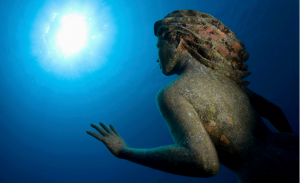 Simon Morris, Anfitrite, sirenetta in bronzo posta nei fondali della barriera corallina delle Isole Cayman nell’ottobre del 2000.